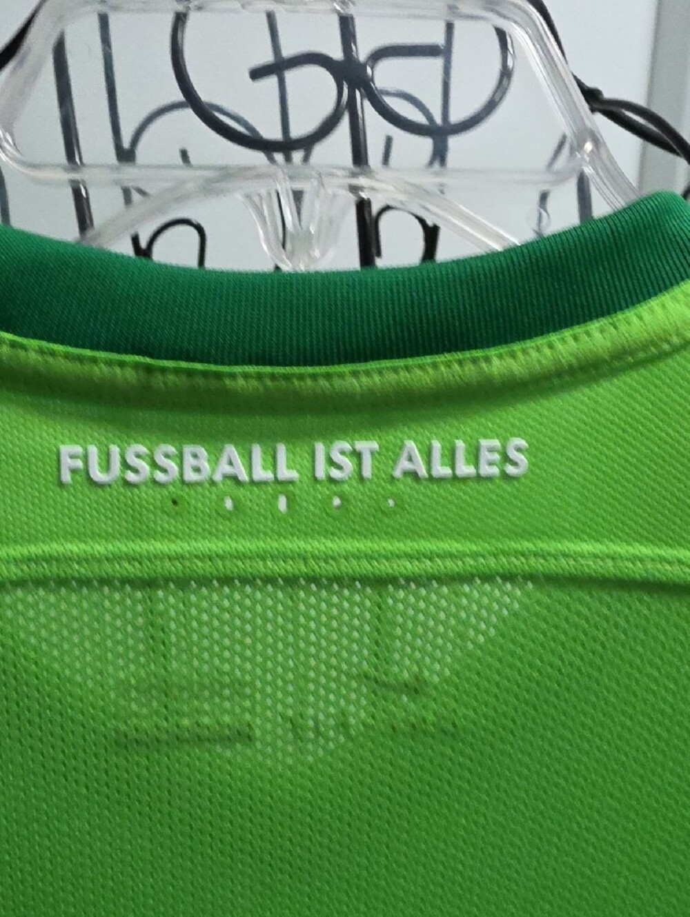 Nike Men's Green VfL Wolfsburg Home Jersey with Volkswagen Logo - Picture 10 of 11